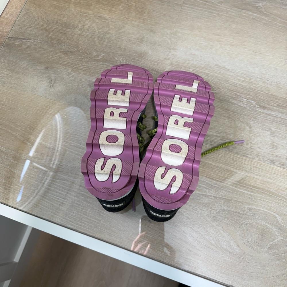 Sorel Gray Sneakers with Lime Laces - Picture 4 of 4